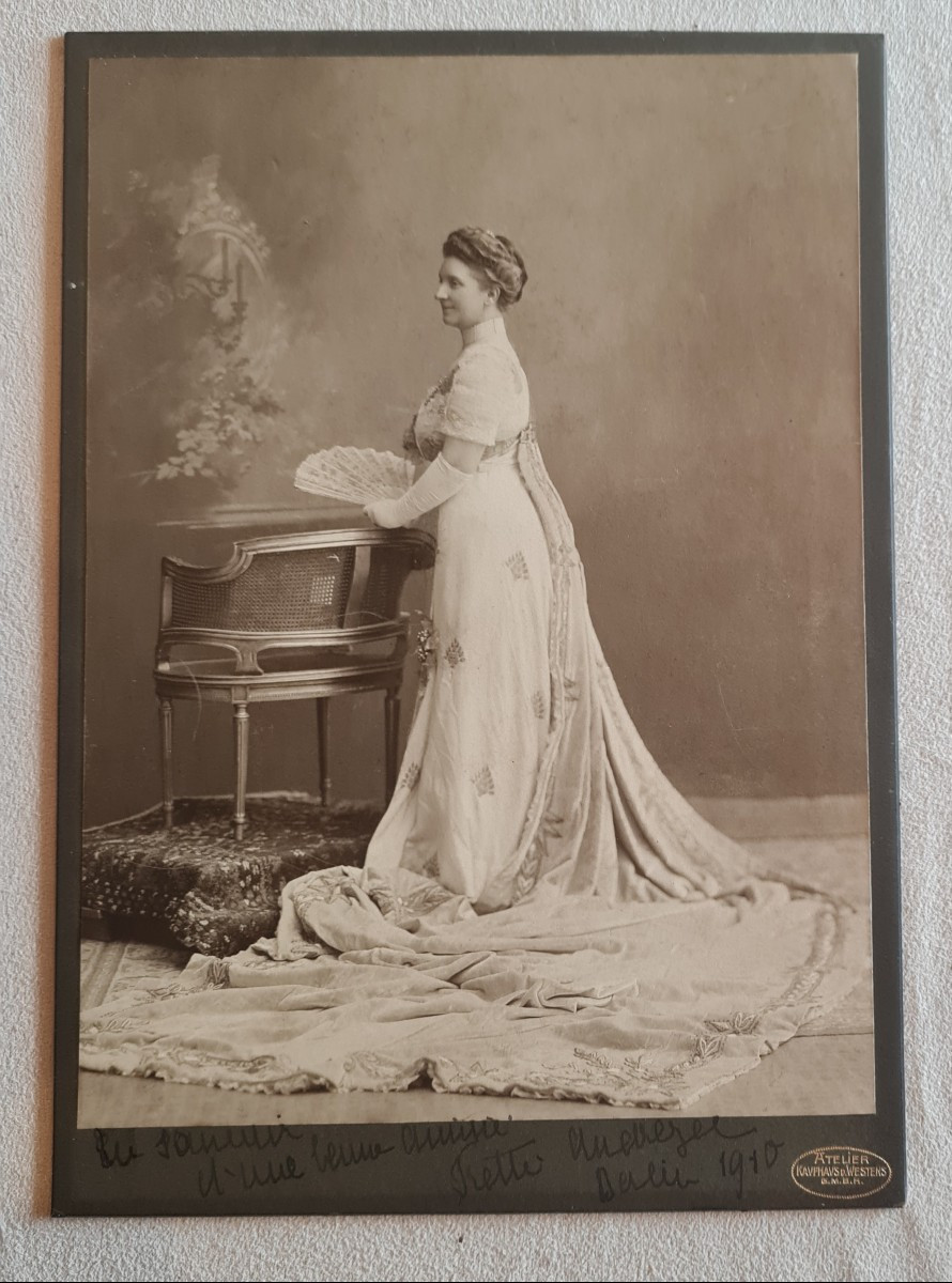 Silver Print Photograph Of An Aristocratic Lady, Kaufhaus Des Westens, Berlin, Circa 1910-photo-2