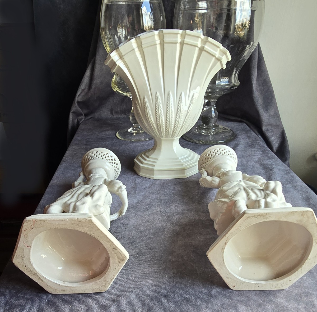 Set Consisting Of A Tulip Vase And Two Antique Faience Candlesticks-photo-1