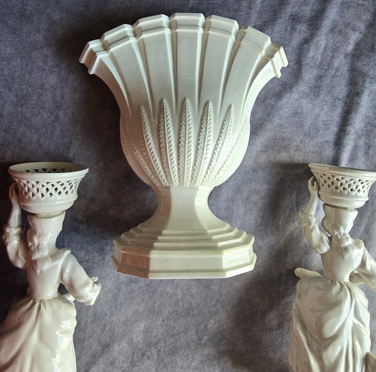 Set Consisting Of A Tulip Vase And Two Antique Faience Candlesticks-photo-2