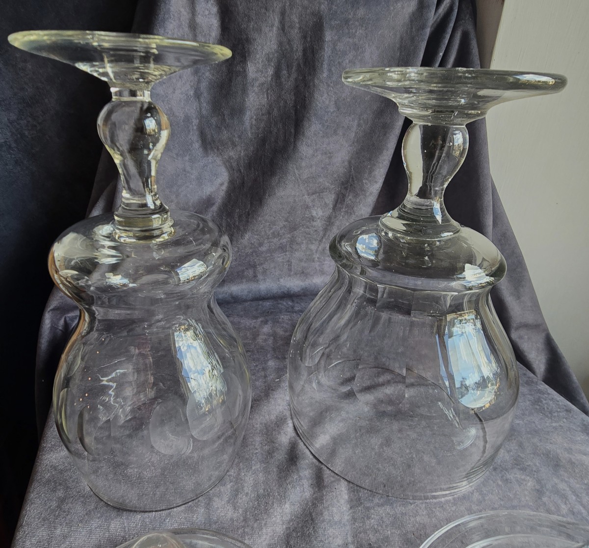 Paire de drageoirs anciens en cristal taillé avec couvercles-photo-1
