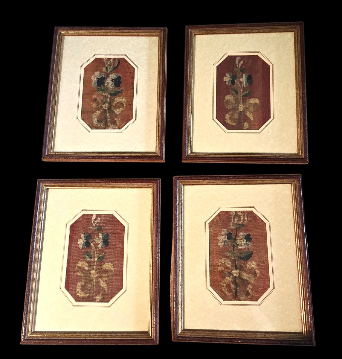  Quatre fragments de tapisserie Aubusson  encadrés XVIII ème siècle
