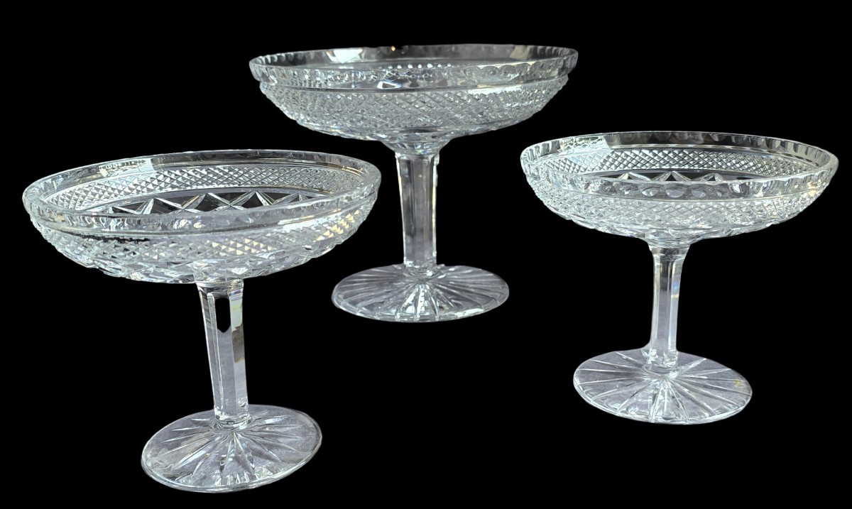 ensemble de 3 anciennes coupes sur pied en cristal taillé