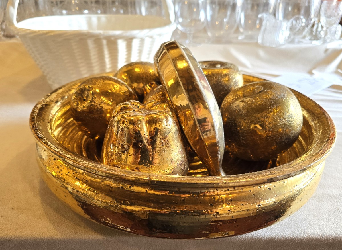 Centre de table sculptural avec fruits en céramique dorée, Italie, années 1980-photo-4