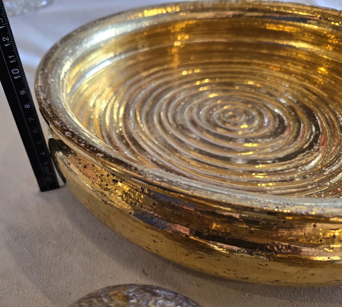 Centre de table sculptural avec fruits en céramique dorée, Italie, années 1980-photo-2