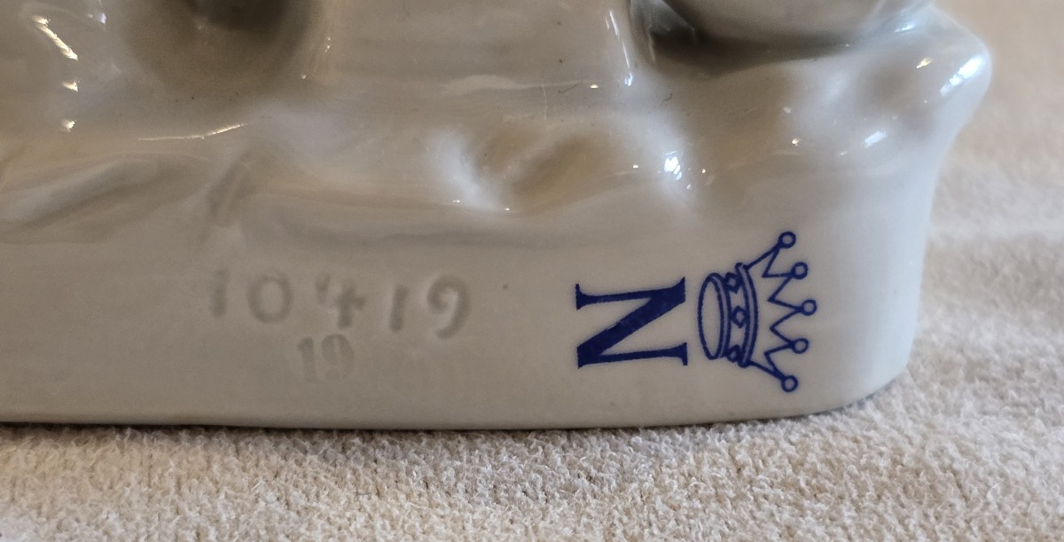 Pair Of Antique White Capodimonte Porcelain Figurines Depicting Children-photo-1