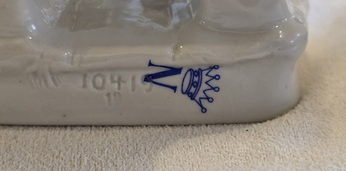 Pair Of Antique White Capodimonte Porcelain Figurines Depicting Children-photo-2