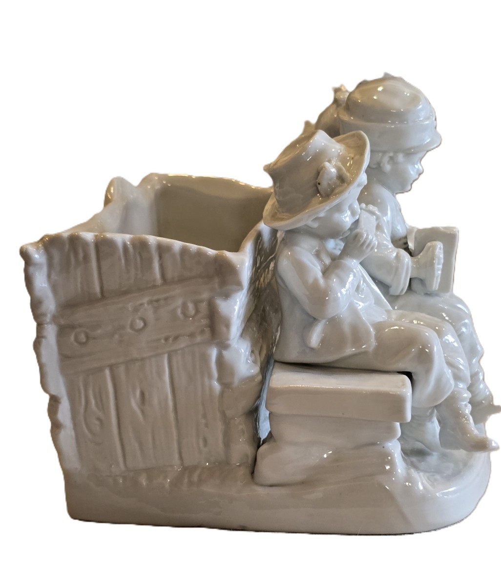 ancienne figurine groupe d'enfants en porcelaine blanche Capodimonte -photo-3