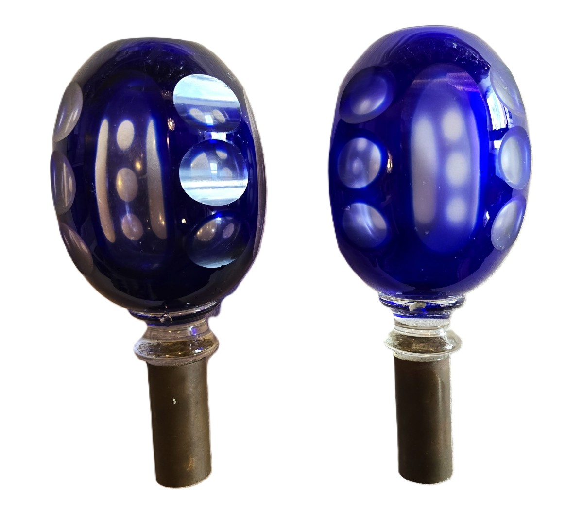 paire d'anciennes boules d'escalier en cristal taillé