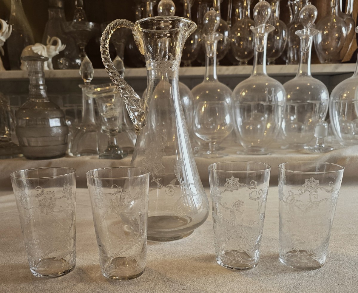 ensemble aiguière et 4 verres Art  Nouveau verre souffé et gravé