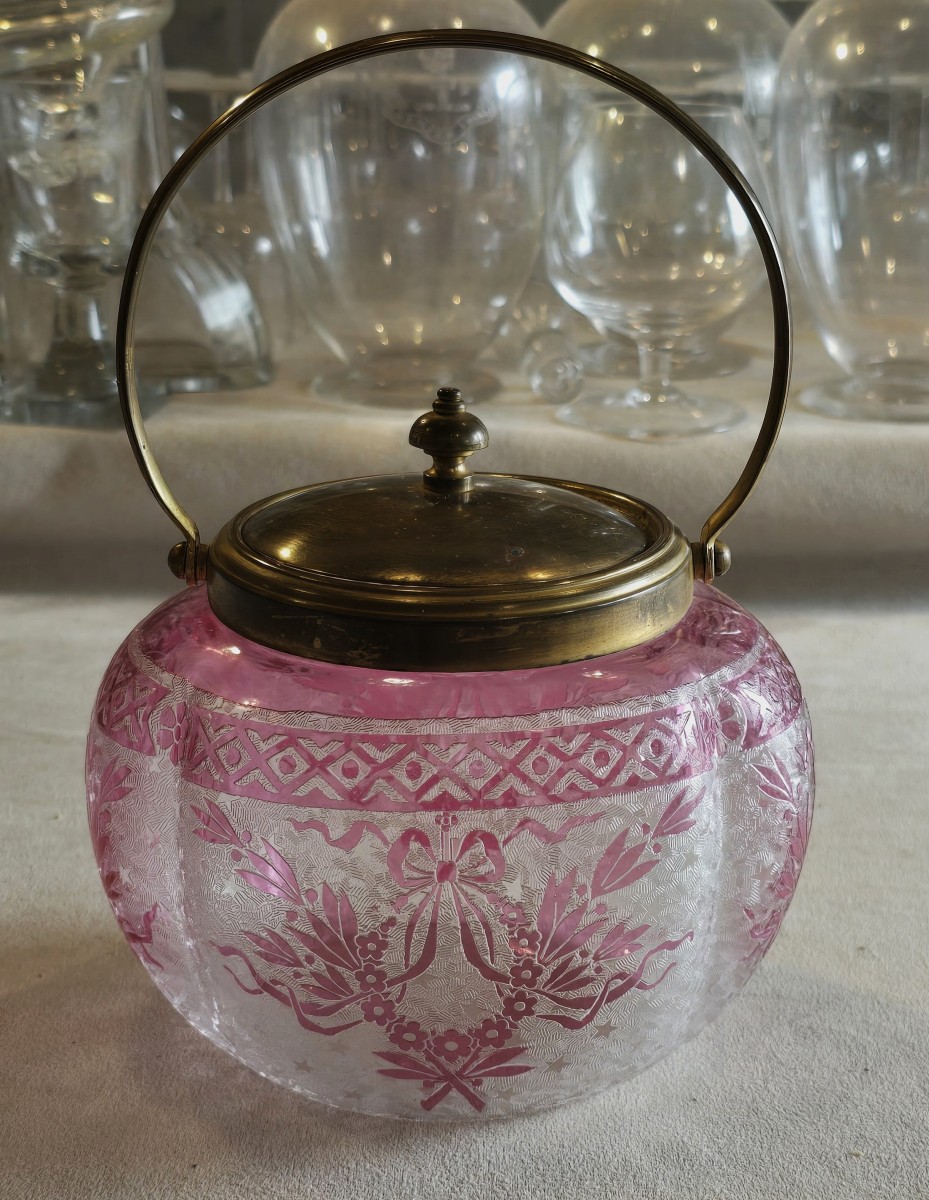 Ancien seau à biscuits en verre gravé – Baccarat, Art Nouveau