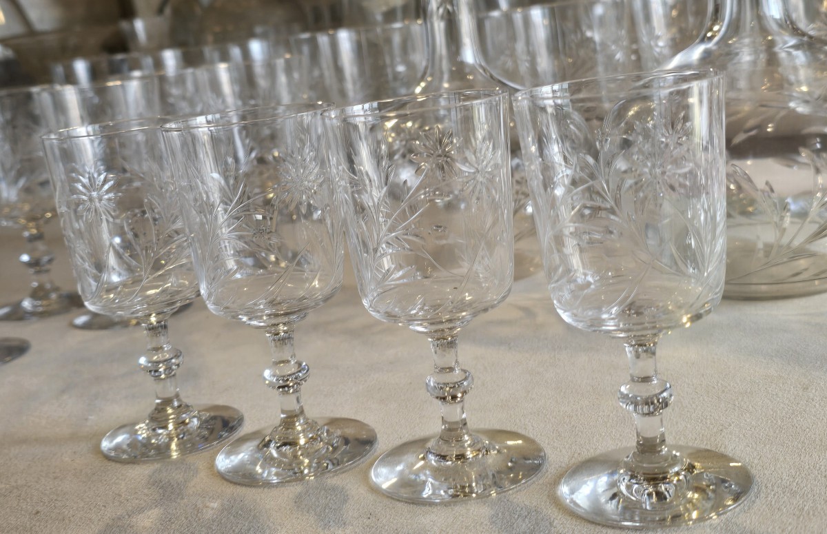 lot de 4 verres à vin  h 11,8 cm, Baccarat décor de marguerites, fin XIX ème siècle