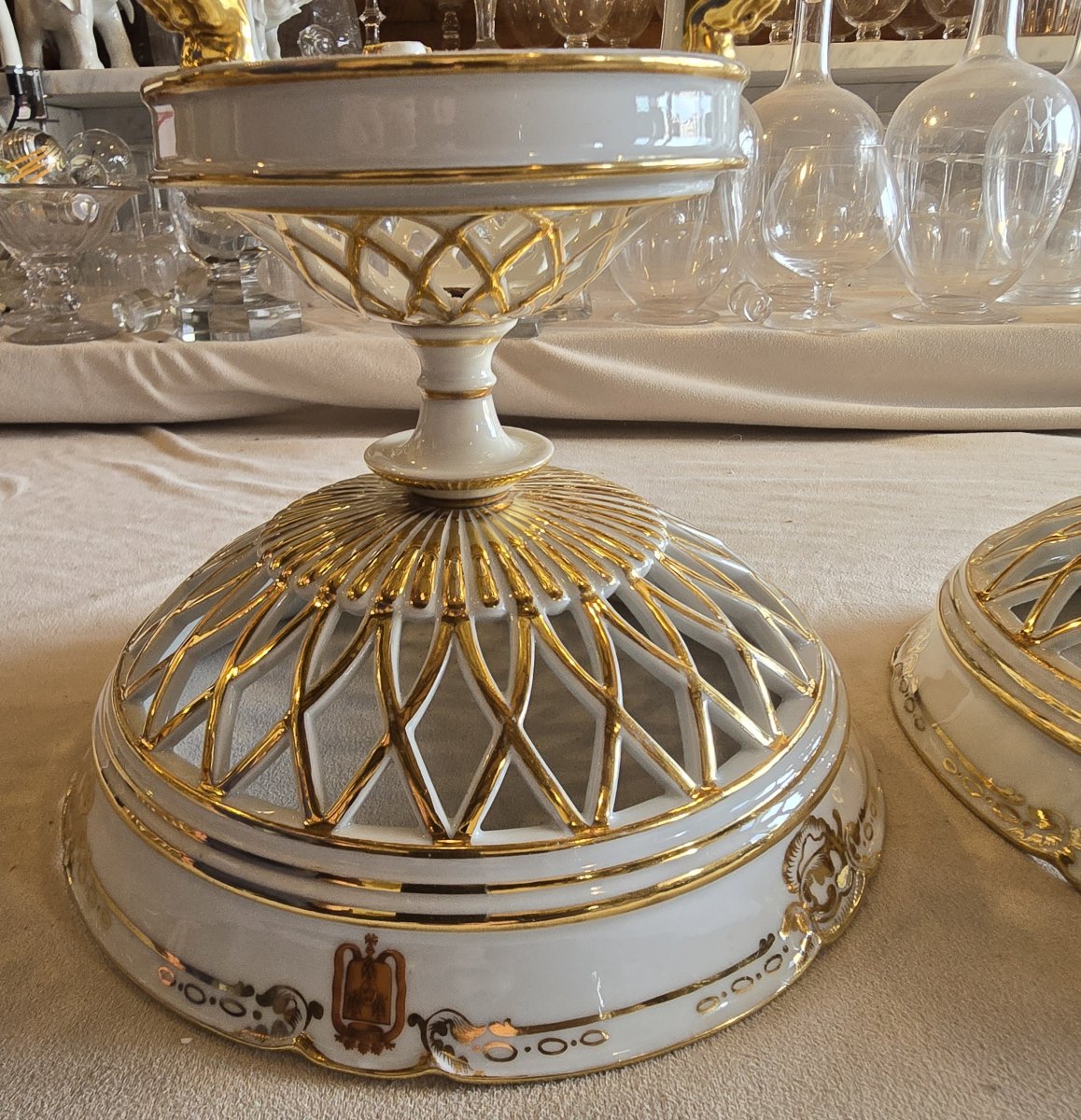paire de coupes sur pied ajourées armoriées porcelaine de Paris XIXème siècle-photo-3