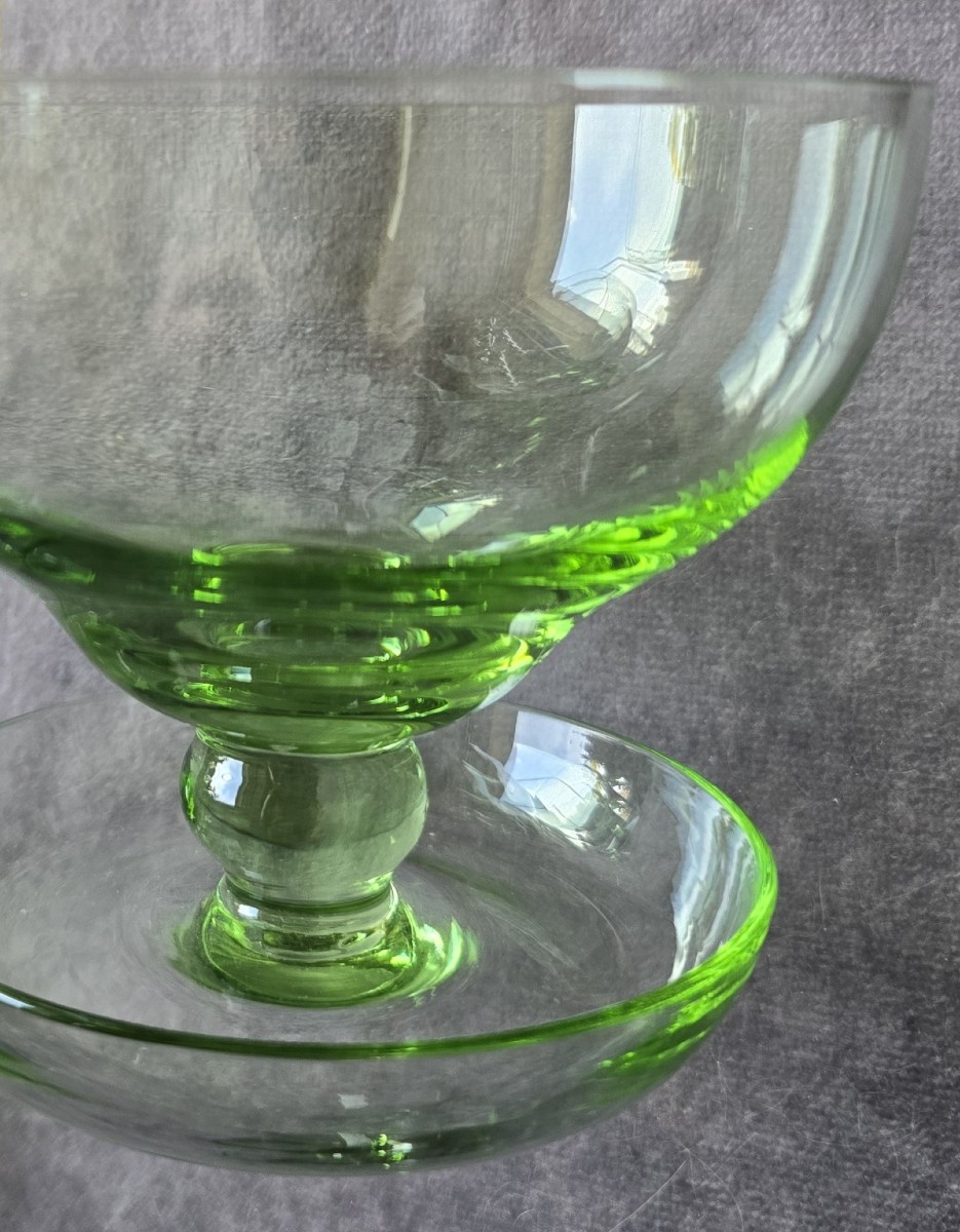 ensemble de 6 anciennes coupes à dessert en verre  vert-photo-3