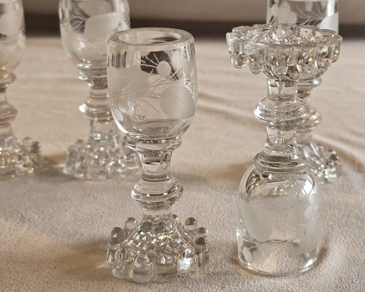  ensemble de 6 anciens verres à liqueur XIX ème s en verre moulé et gravé-photo-3