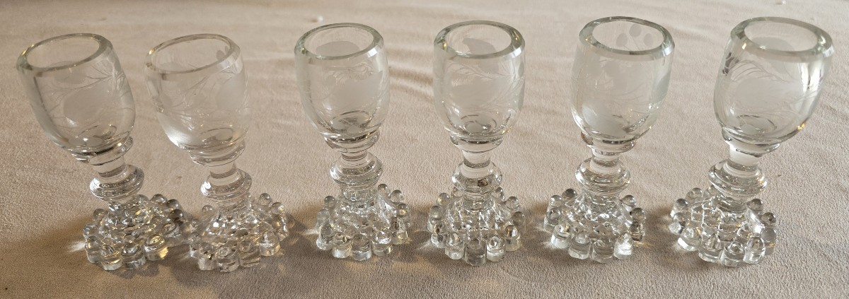  ensemble de 6 anciens verres à liqueur XIX ème s en verre moulé et gravé