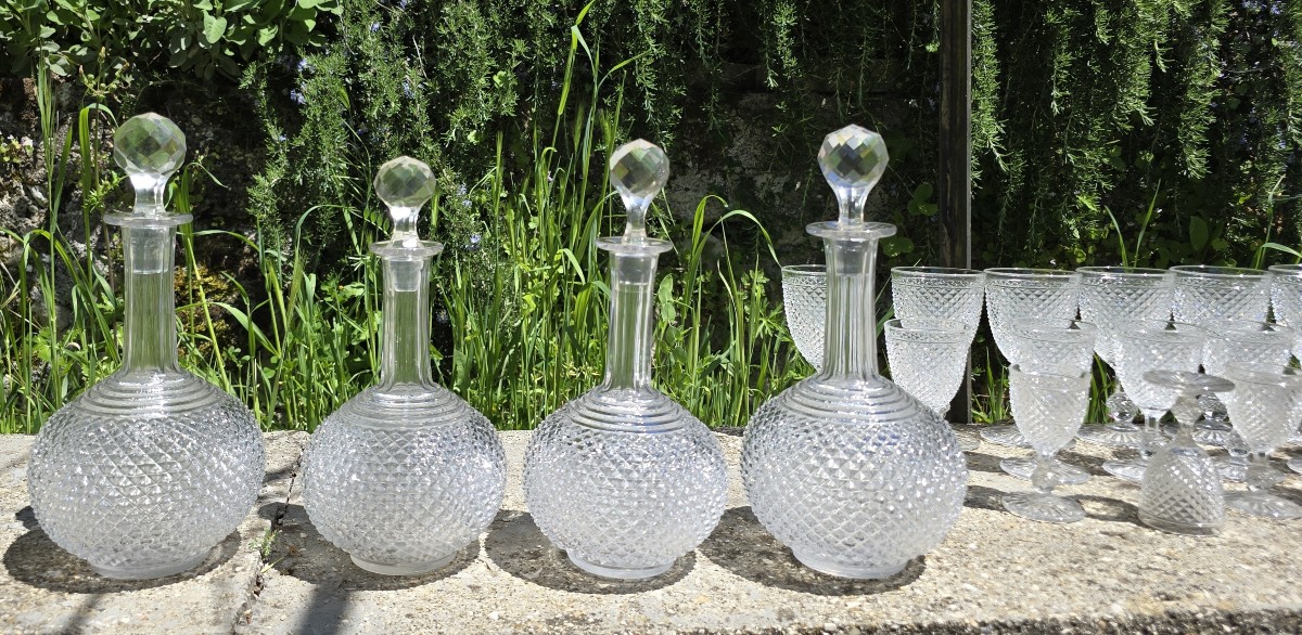  Reunion quatre carafes cristal Baccarat anciennes Baccarat mod. pointes de diamants-photo-2