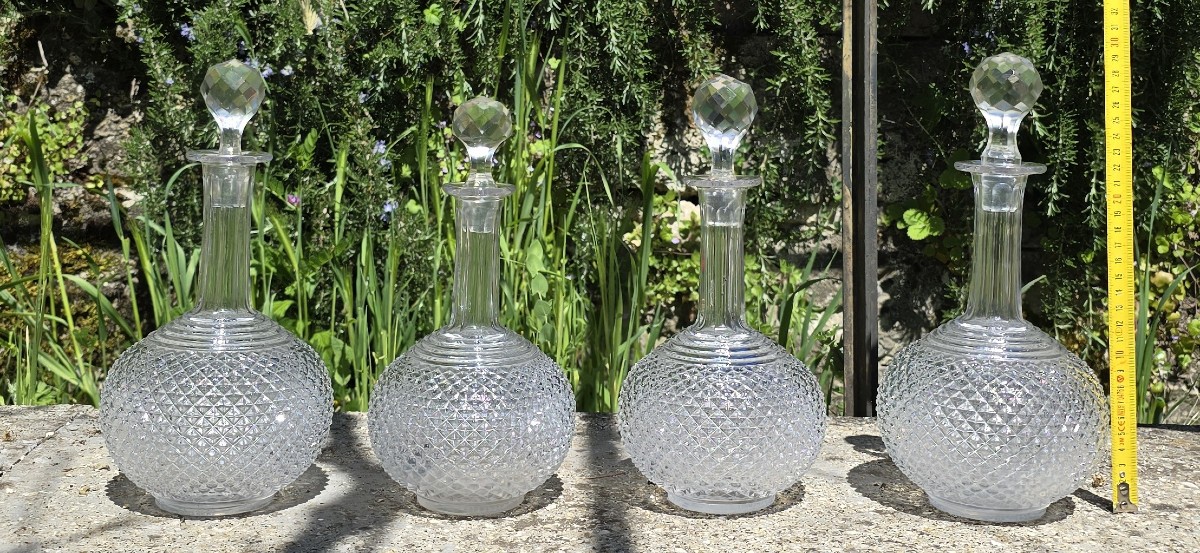  Reunion quatre carafes cristal Baccarat anciennes Baccarat mod. pointes de diamants-photo-2
