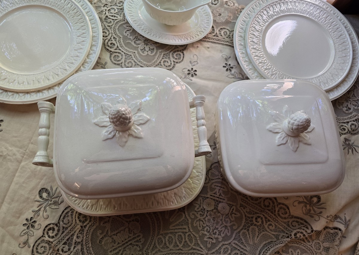A 36-piece Bassanello Majolica Dinnerware Set From 1968-photo-2