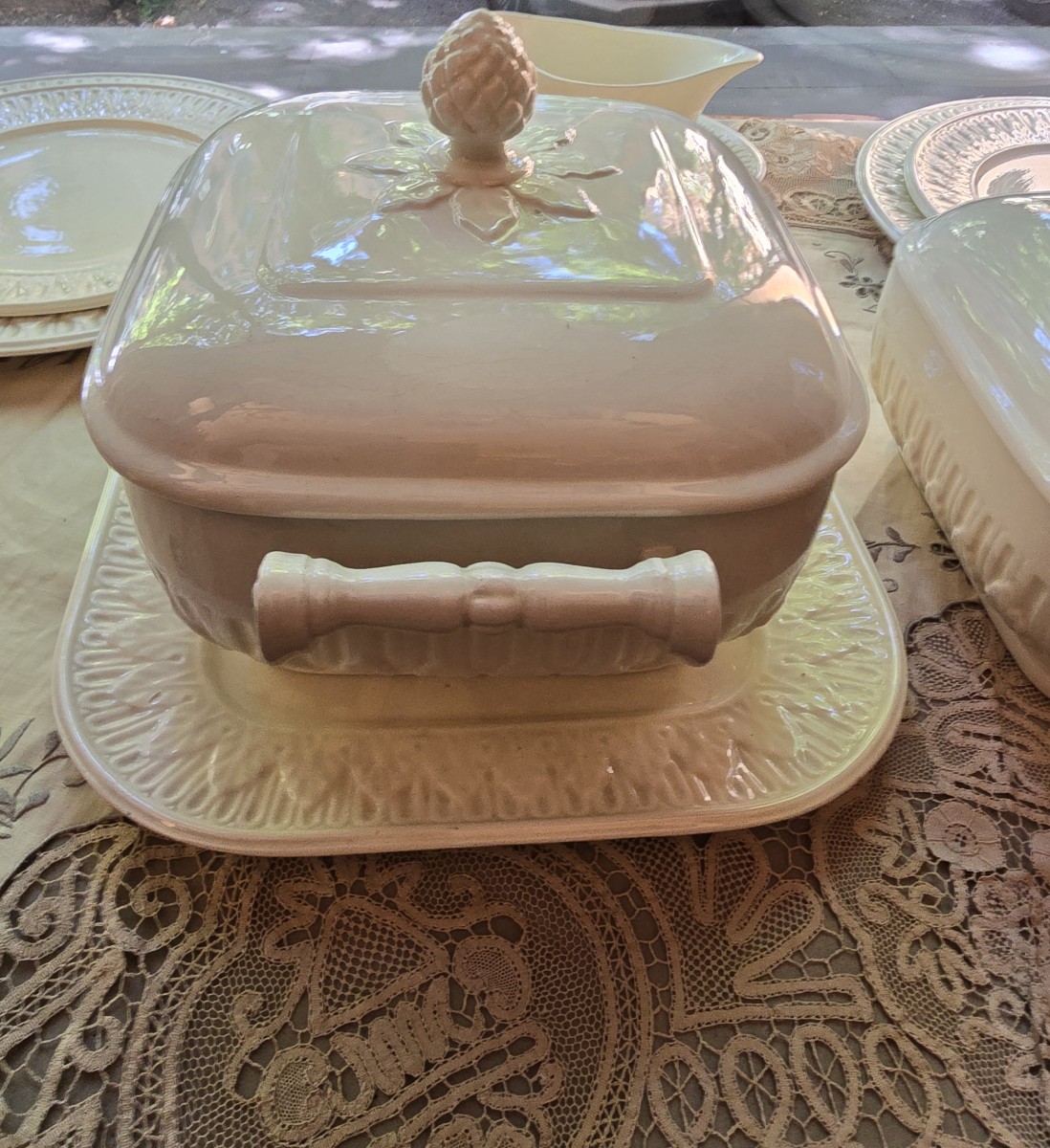 A 36-piece Bassanello Majolica Dinnerware Set From 1968-photo-3