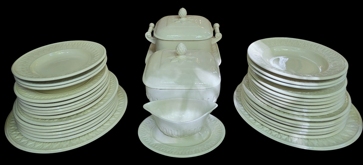 A 36-piece Bassanello Majolica Dinnerware Set From 1968