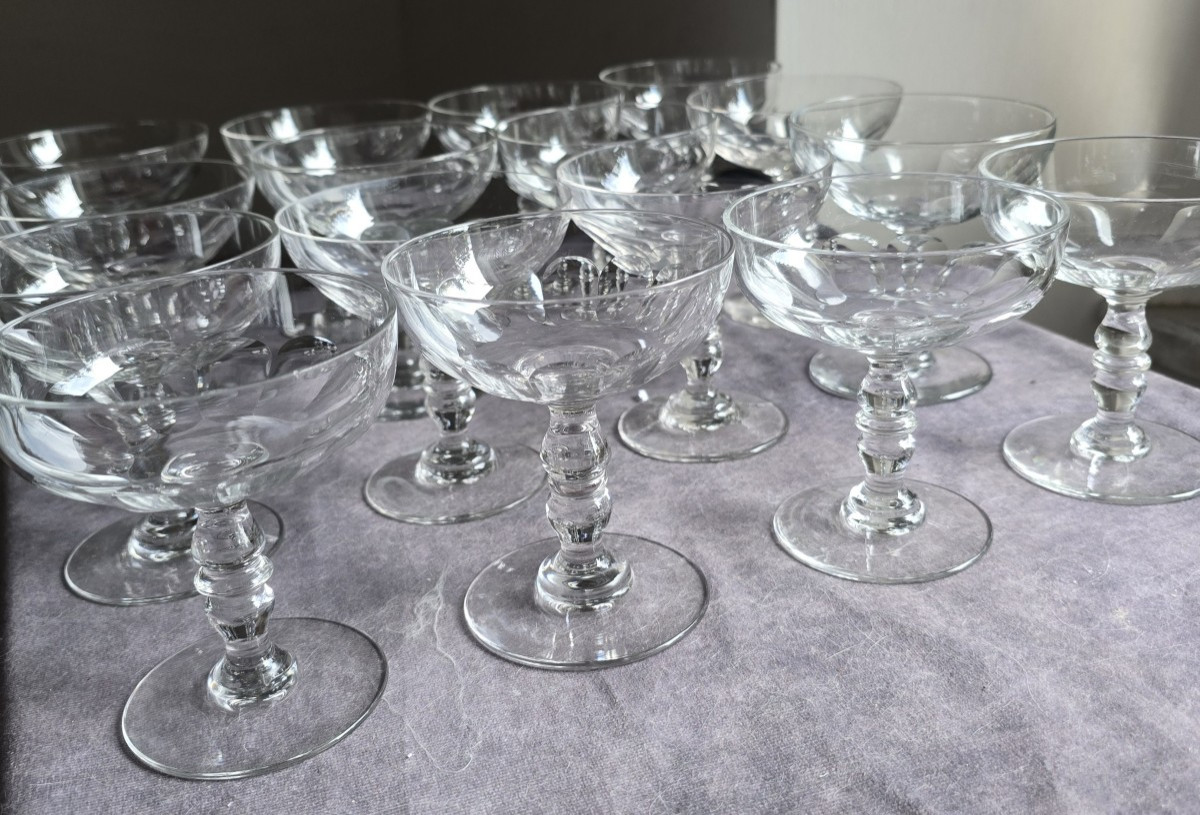  Reunion de 16 anciennes coupes sur pied  cristal Baccarat modèle Clermont-photo-2