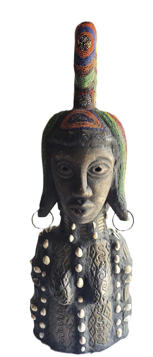 Vieille sculpture  en bois figure féminine africaine Bamileke