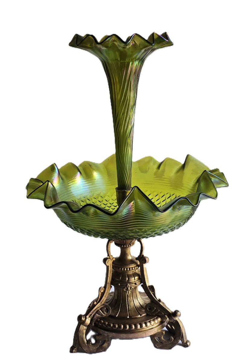 Centre de table en bronze et verre Loetz iridescent, début du XXe siècle