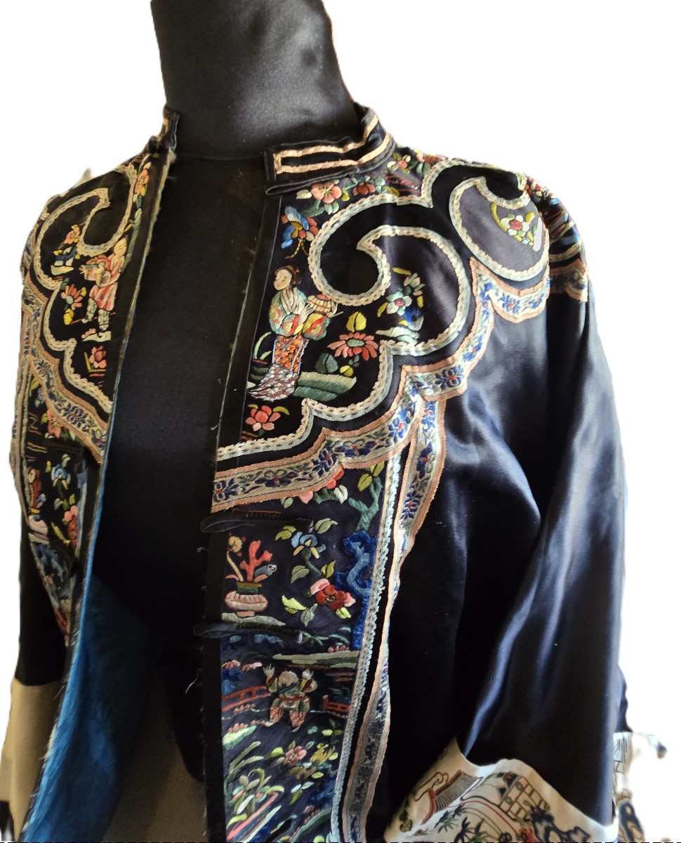 Antique Manchu Silk Embroidered Jacket, China, Qing Dynasty (late 19th – Early 20th Century)-photo-2