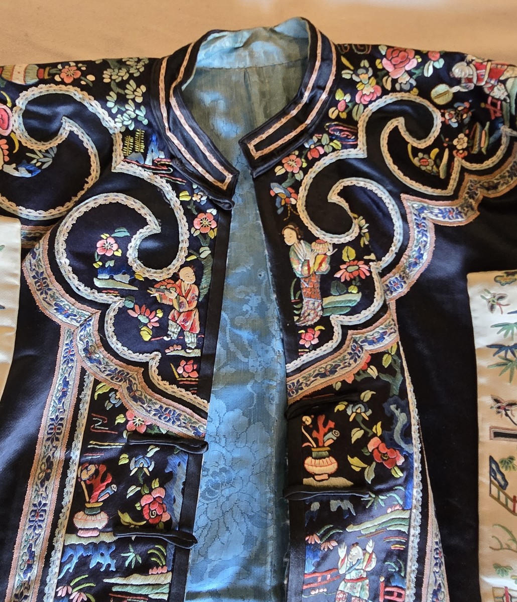 Antique Manchu Silk Embroidered Jacket, China, Qing Dynasty (late 19th – Early 20th Century)-photo-4