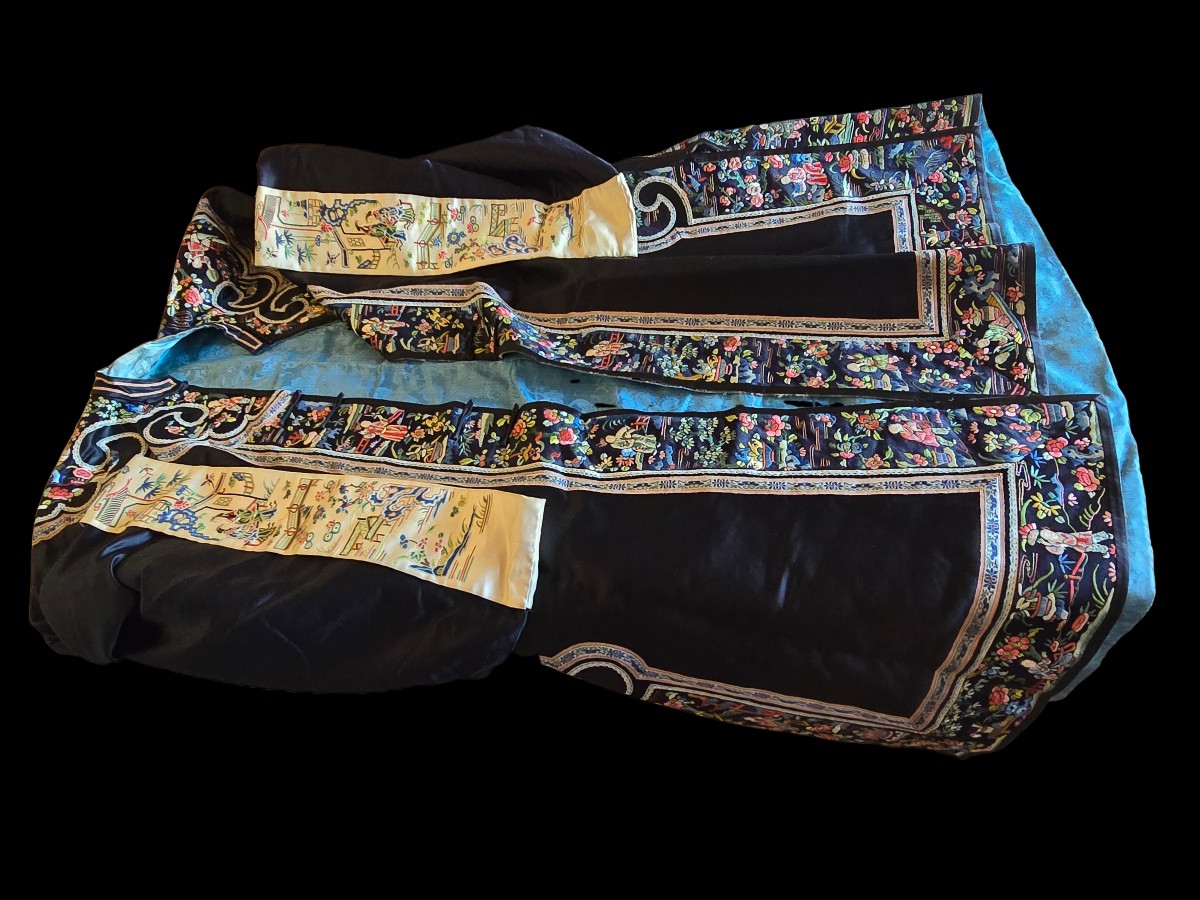 Antique Manchu Silk Embroidered Jacket, China, Qing Dynasty (late 19th – Early 20th Century)-photo-1