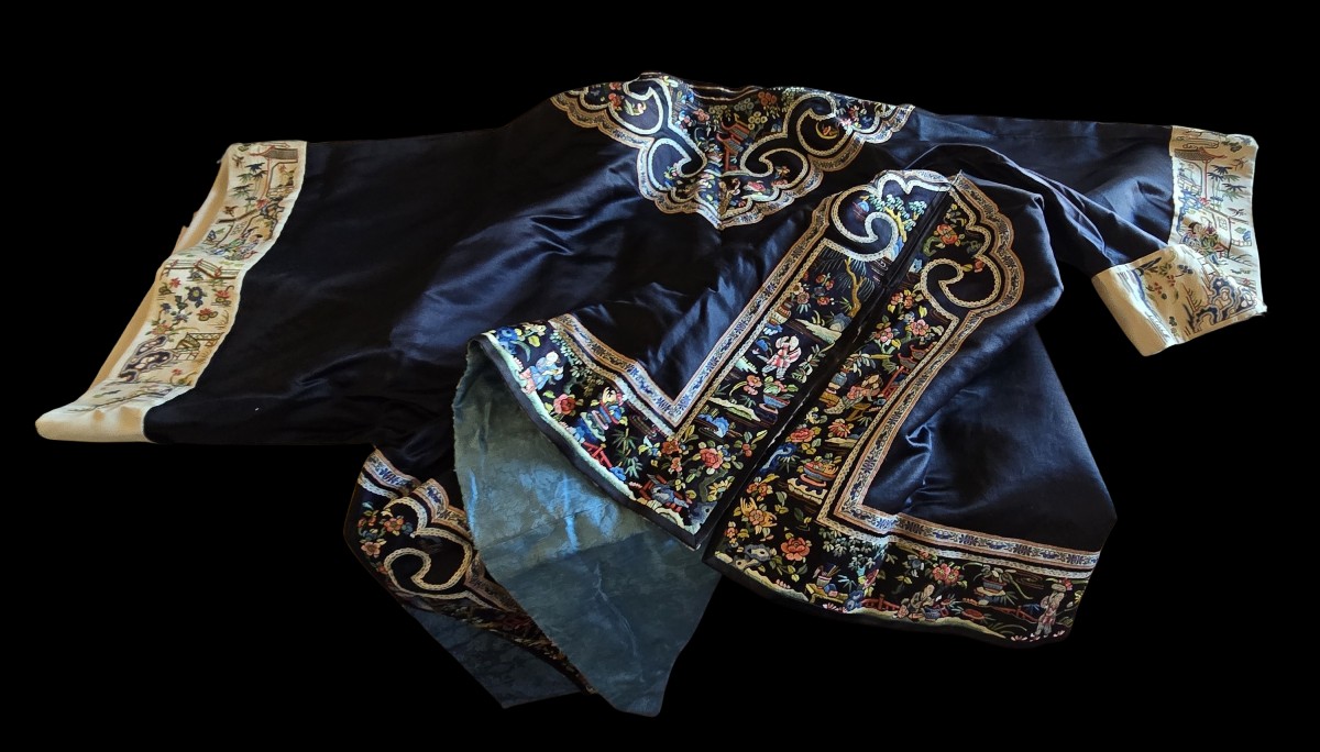 Antique Manchu Silk Embroidered Jacket, China, Qing Dynasty (late 19th – Early 20th Century)-photo-2