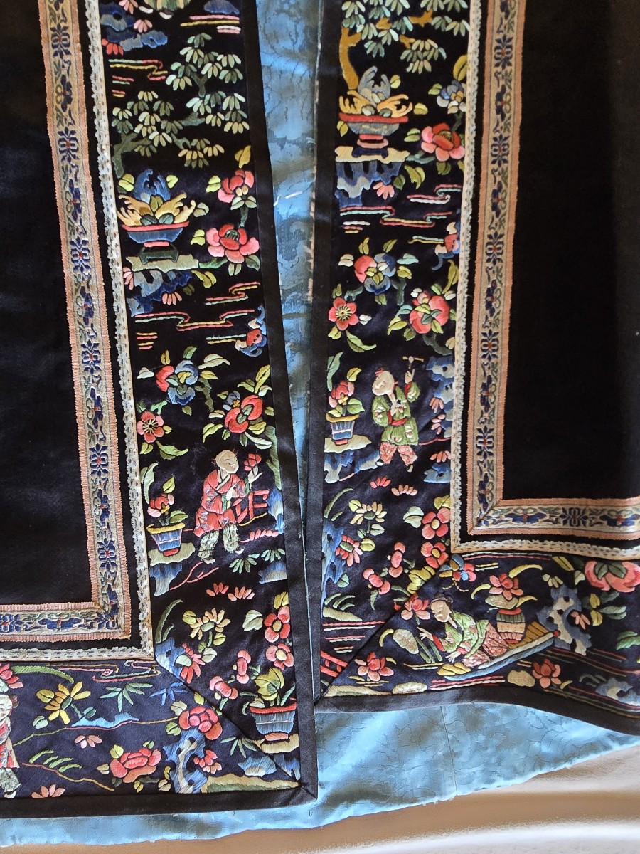 Antique Manchu Silk Embroidered Jacket, China, Qing Dynasty (late 19th – Early 20th Century)-photo-4