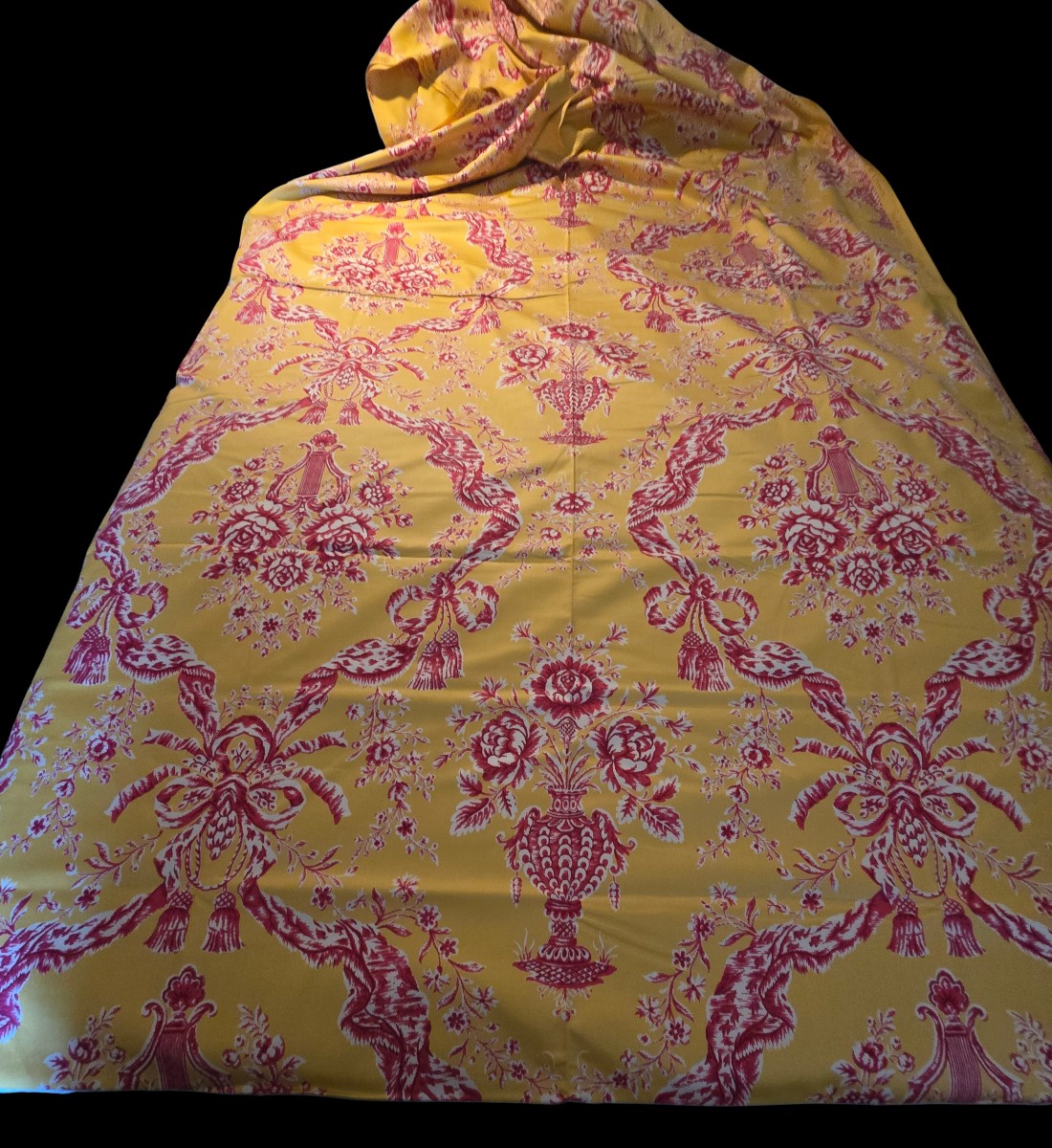important métrage  de tissu d'ameublement "Choiseul"  de Romanex de Boussac en style Louis XVI -photo-2