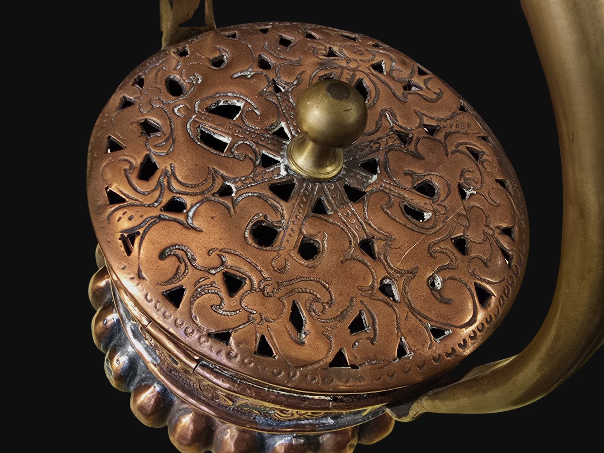 Ancien brasero portatif chauferette en cuivre repoussé XIX ème siècle-photo-2