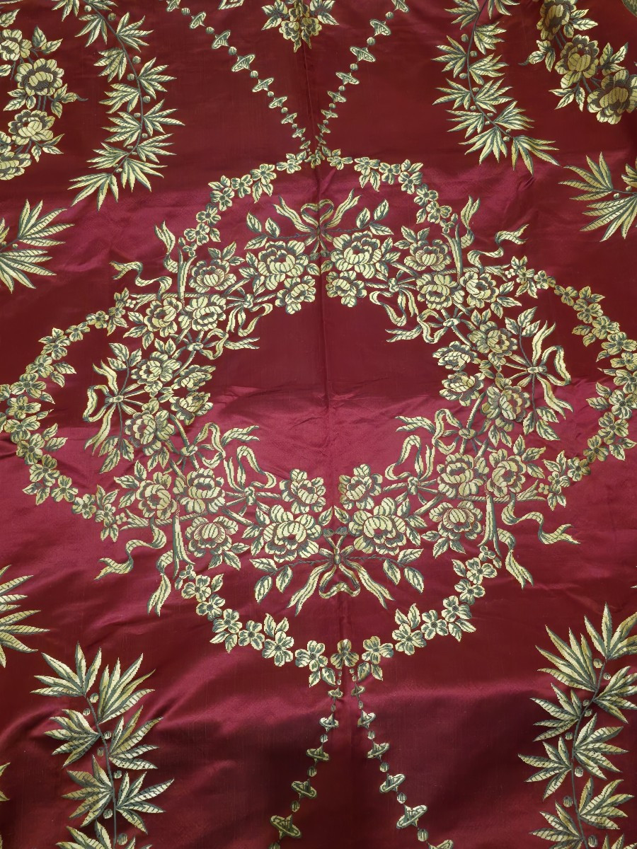 Antique Double Bedspread Made Of San Leucio Silk Damask-photo-3