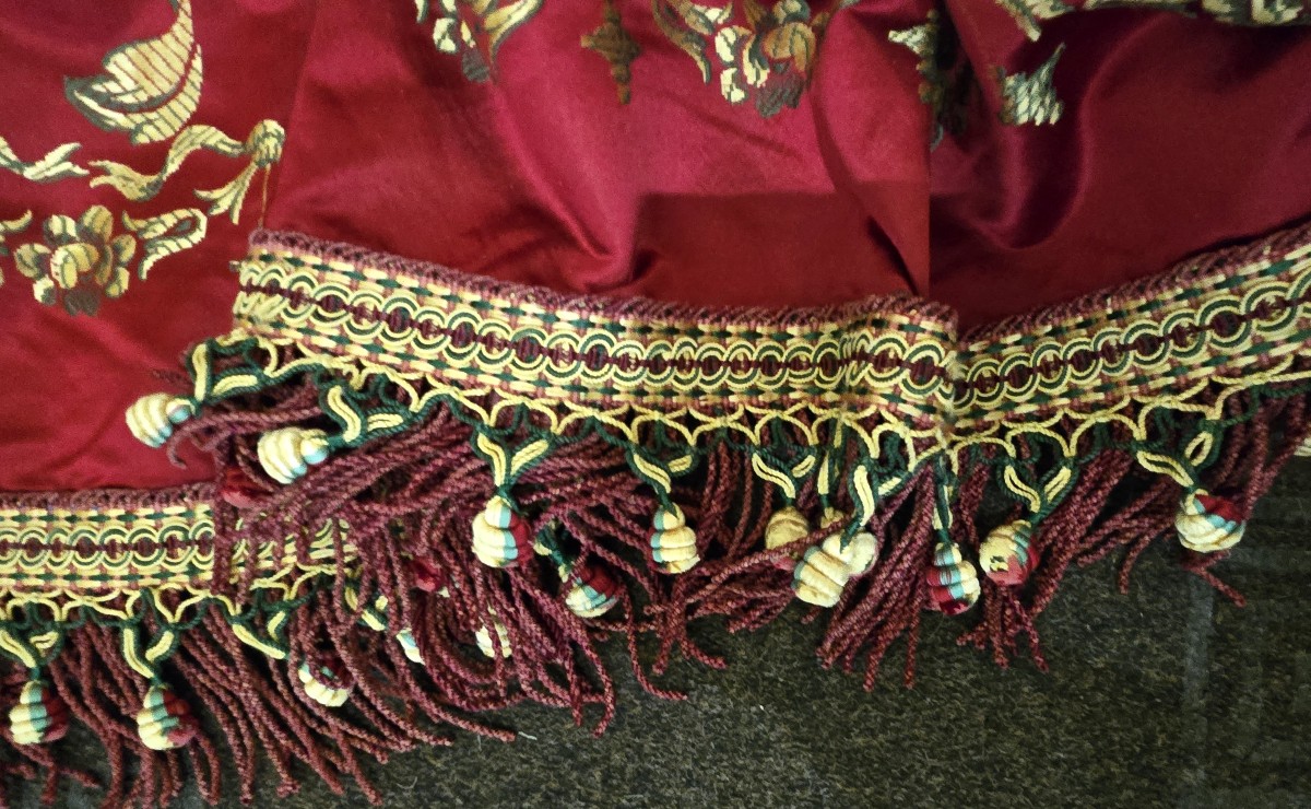 Antique Double Bedspread Made Of San Leucio Silk Damask-photo-2