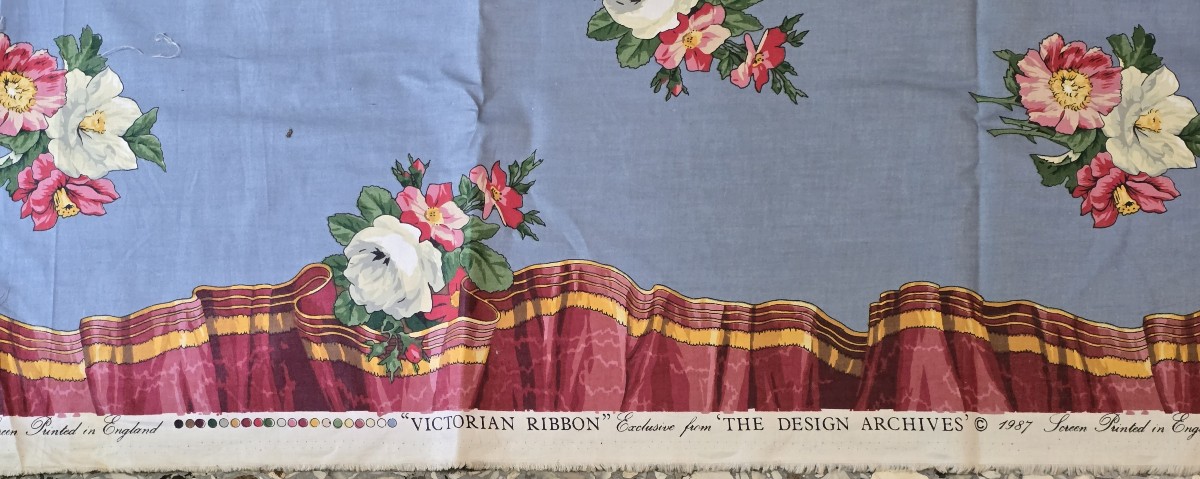 Métrage de tissu d’ameublement de coton cinzé  “Victoria Ribbons”, 1987-photo-3