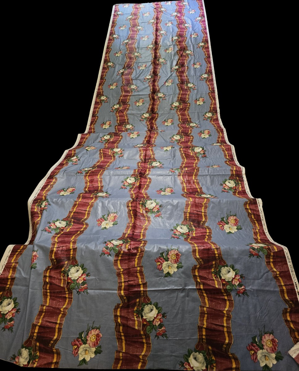 Métrage de tissu d’ameublement de coton cinzé  “Victoria Ribbons”, 1987