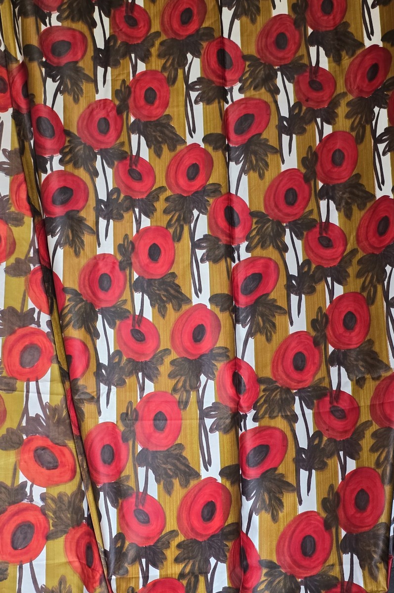 A Long Roll Of Chintz Fabric, Middle-age-photo-2