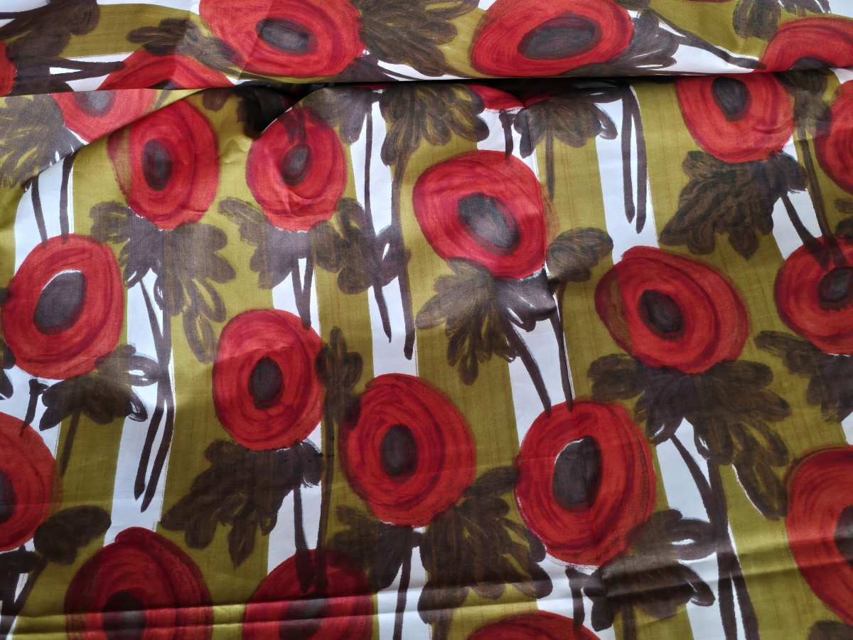 A Long Roll Of Chintz Fabric, Middle-age-photo-3