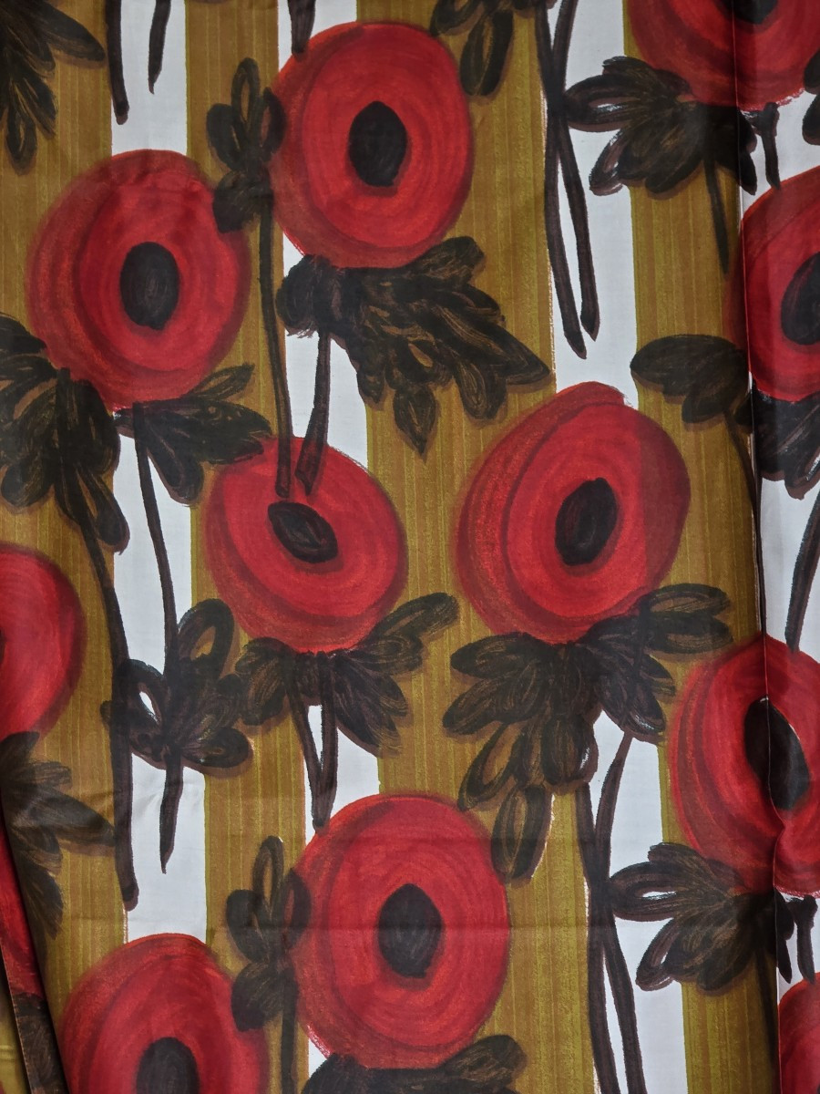 A Long Roll Of Chintz Fabric, Middle-age-photo-4