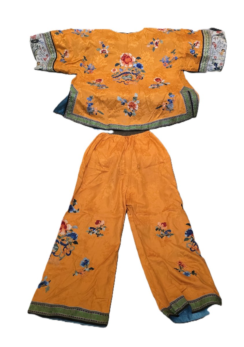 Traditional Chinese Silk Embroidered Clothing Sets, Early 20th Century-photo-3