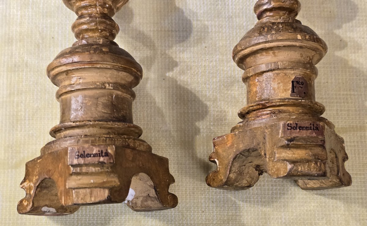 ancienne paire de chandeliers en bois sculpté et doré, Italie XIX ème siècle-photo-2