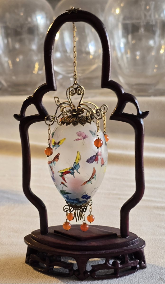 Painted Egg Suspended In A Carved Wooden Holder, China, 20th Century-photo-2