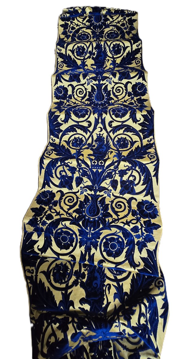 Exceptional Length Of Antique Venetian Velvet Made Of Pure Silk, End Of XIX C Beginning XX C-photo-2