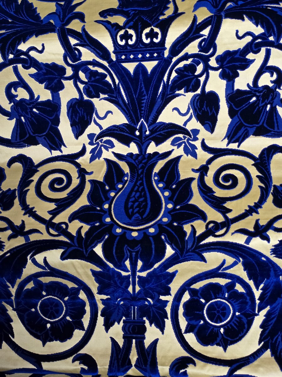 Exceptional Length Of Antique Venetian Velvet Made Of Pure Silk, End Of XIX C Beginning XX C-photo-4