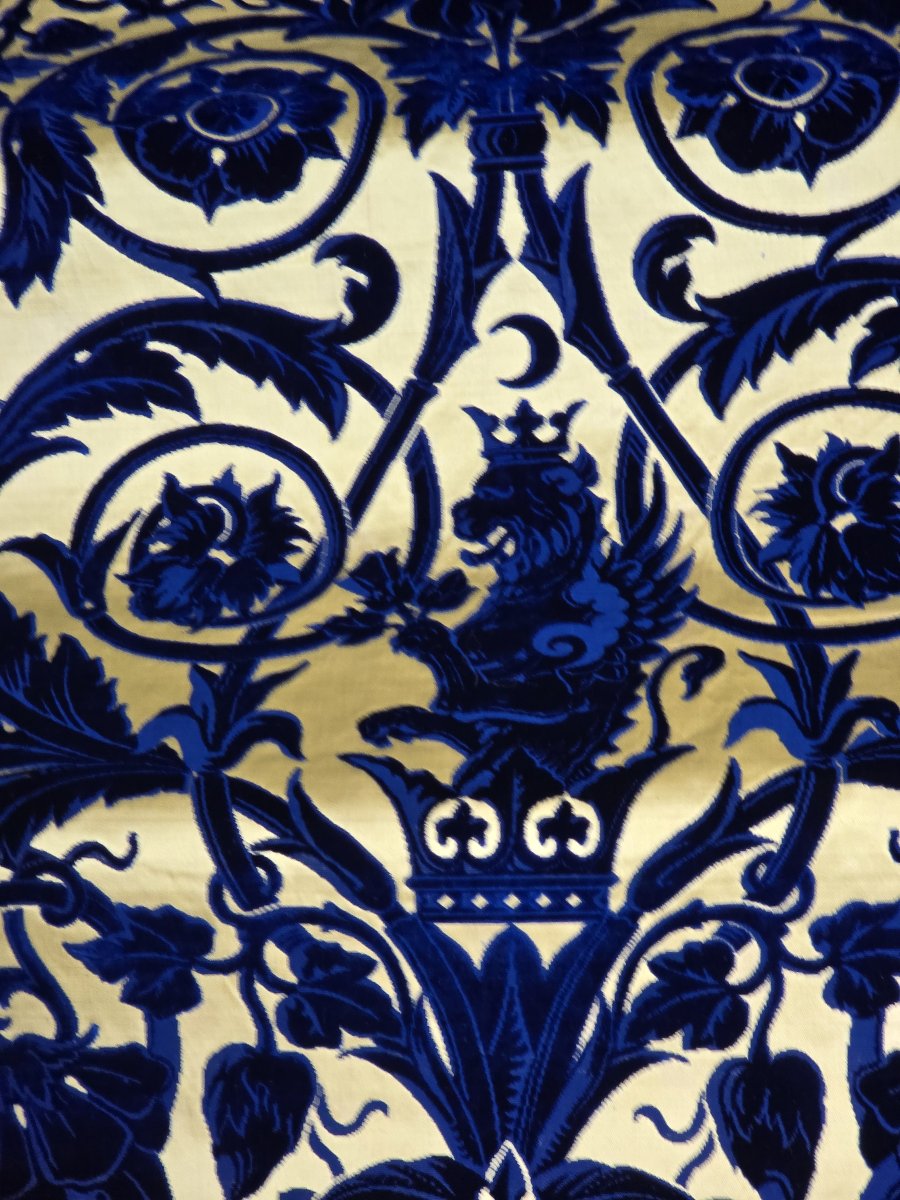 Exceptional Length Of Antique Venetian Velvet Made Of Pure Silk, End Of XIX C Beginning XX C-photo-1