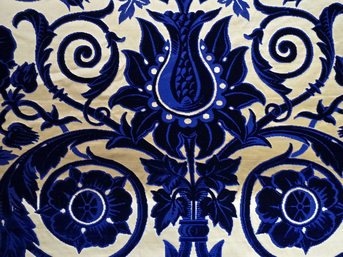 Exceptional Length Of Antique Venetian Velvet Made Of Pure Silk, End Of XIX C Beginning XX C-photo-2