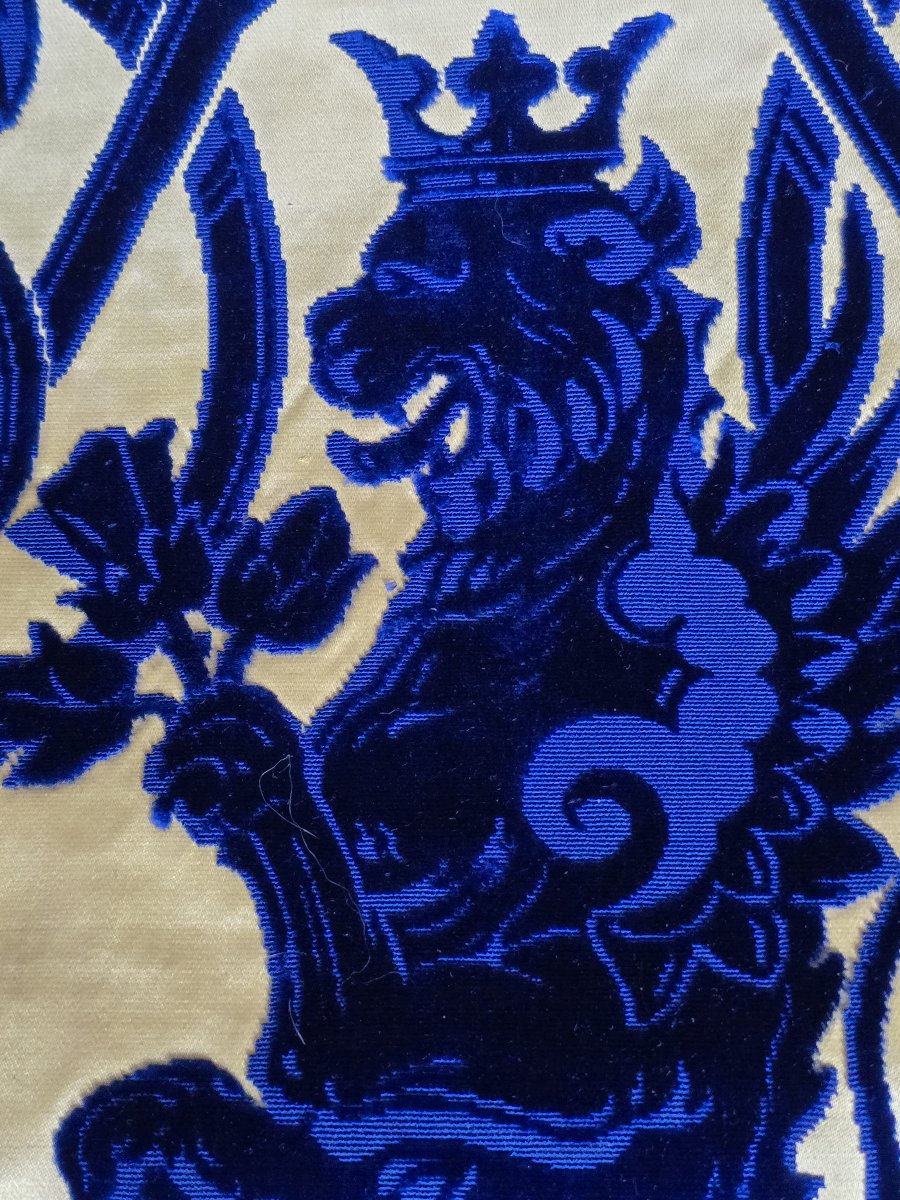 Exceptional Length Of Antique Venetian Velvet Made Of Pure Silk, End Of XIX C Beginning XX C-photo-3