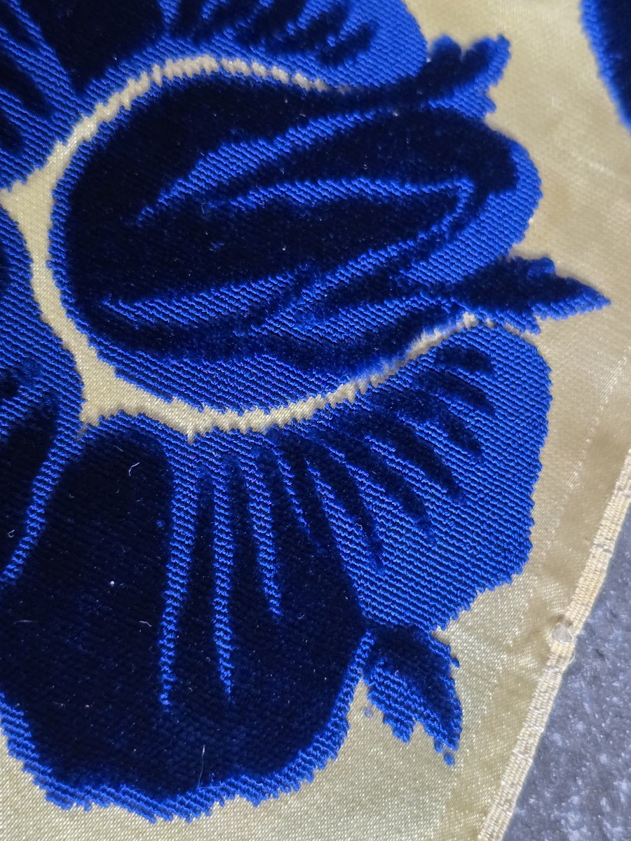 Exceptional Length Of Antique Venetian Velvet Made Of Pure Silk, End Of XIX C Beginning XX C-photo-5